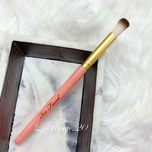 Too faced blender eyeshadow blending brush